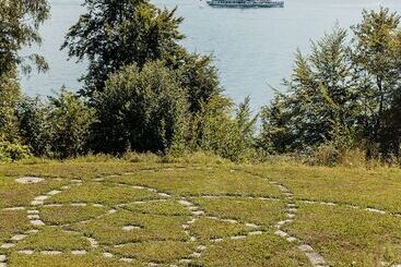تختخواب و صبحانه Lake Villa Lotus