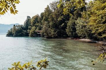 تختخواب و صبحانه Lake Villa Lotus