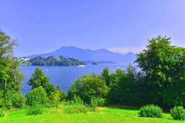 تختخواب و صبحانه Lake Villa Lotus