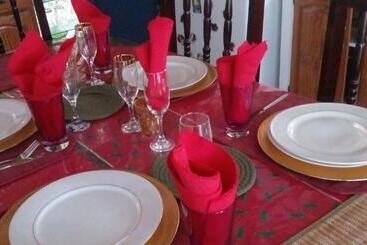 تختخواب و صبحانه Little Palace Bnb