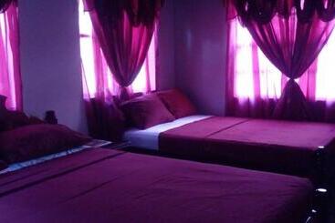 تختخواب و صبحانه Little Palace Bnb