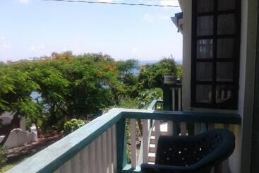 تختخواب و صبحانه Little Palace Bnb