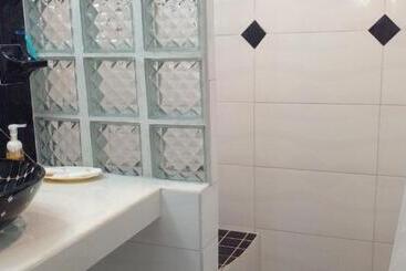 تختخواب و صبحانه Little Palace Bnb