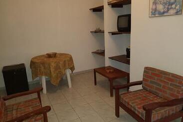 تختخواب و صبحانه Pensão Alcinda Bettencourt 100 Meters To The Beachfront
