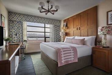 هتل Graduate By Hilton Bloomington
