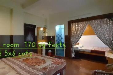 هاستل Greenview Holiday Inn
