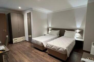 هاستل Locanda Aquila Nera