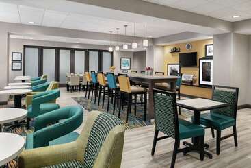 هتل Hampton Inn Champaign Southwest