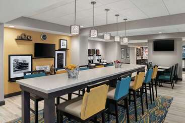 هتل Hampton Inn Champaign Southwest