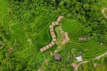 هتل Hoang Su Phi Lodge
