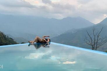 هتل Hoang Su Phi Lodge