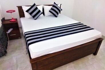تختخواب و صبحانه Silver Sand Villa Dambulla
