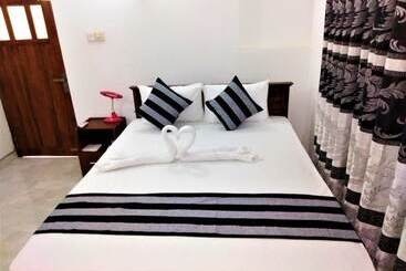 تختخواب و صبحانه Silver Sand Villa Dambulla