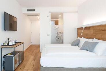 تختخواب و صبحانه Alea Garda Lake Suite