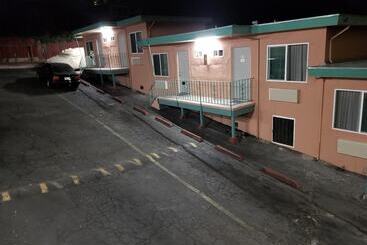 هاستل Travis Lodge Motel 16
