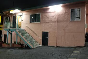هاستل Travis Lodge Motel 16