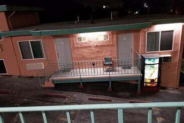 هاستل Travis Lodge Motel 16