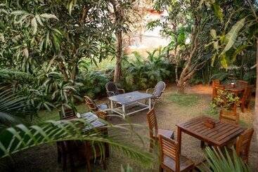 تختخواب و صبحانه Harmal S Residency
