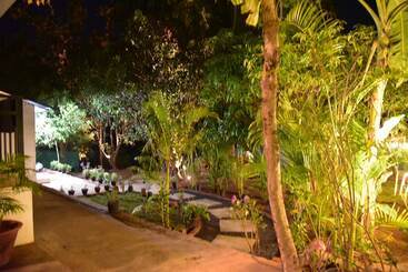 تختخواب و صبحانه Harmal S Residency