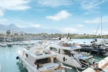 Les Ambassadeurs Hotel Casino&marina