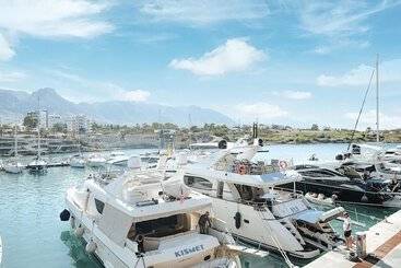 Les Ambassadeurs Hotel Casino&marina
