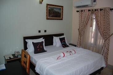 Nue Crest Hotels & Suites