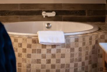Suite 1907 Aviles
