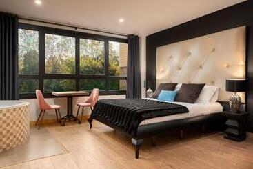 Suite 1907 Aviles
