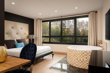 Suite 1907 Aviles