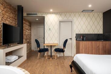 Suite 1907 Aviles