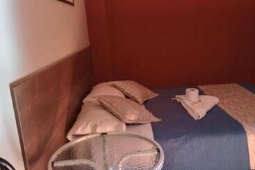 هاستل Cálido Hostal