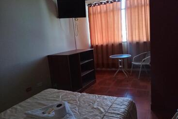 هاستل Cálido Hostal