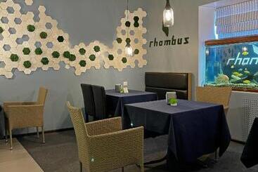 هتل Rhombus