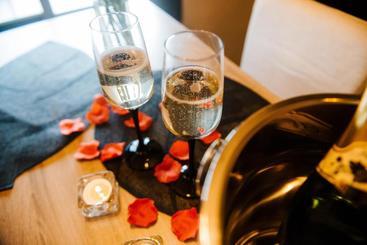 La Suite Romantique Avec Jacuzzi Au Cœur De Perpignan