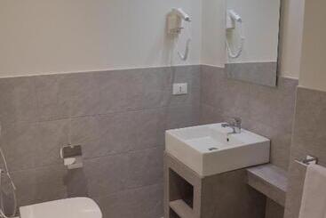 تختخواب و صبحانه Dimora Dell Arte   Foresteria Lombarda Smart Rent