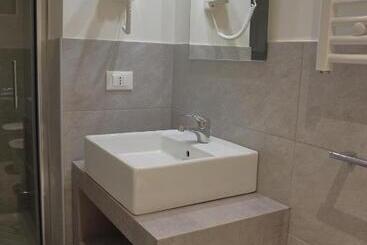 تختخواب و صبحانه Dimora Dell Arte   Foresteria Lombarda Smart Rent