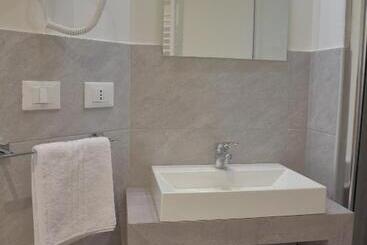 تختخواب و صبحانه Dimora Dell Arte   Foresteria Lombarda Smart Rent