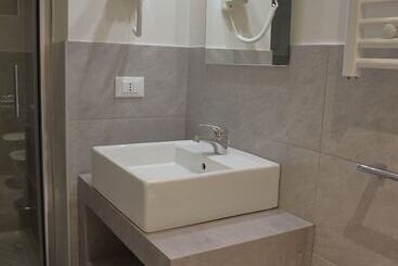 تختخواب و صبحانه Dimora Dell Arte   Foresteria Lombarda Smart Rent
