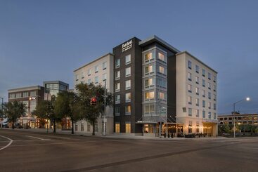 هتل Fairfield Inn & Suites By Marriott Dayton