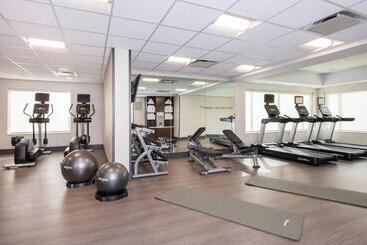 هتل Fairfield Inn & Suites By Marriott Dayton