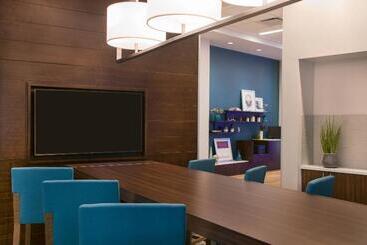 هتل Fairfield Inn & Suites By Marriott Dayton
