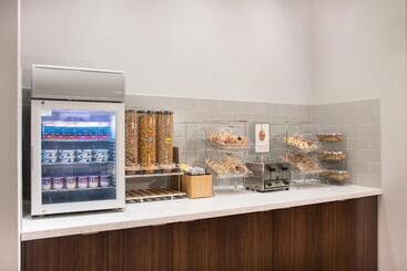 هتل Fairfield Inn & Suites By Marriott Dayton