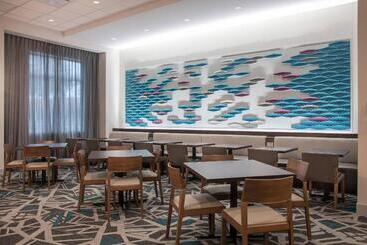 هتل Fairfield Inn & Suites By Marriott Dayton