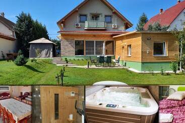 مبيت وإفطار Hőforrás Wellness Vendégház