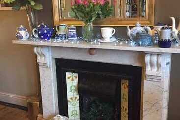 تختخواب و صبحانه Stephensons Tea And Coffee House