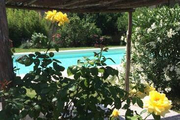 هتل Agriturismo Lupo Vecchio