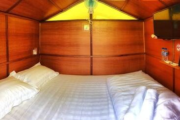 هتل کپسول Kea Garden Mini Chalet   Hostel