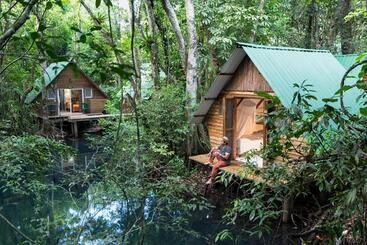 هتل Hacienda Tijax Jungle Logde