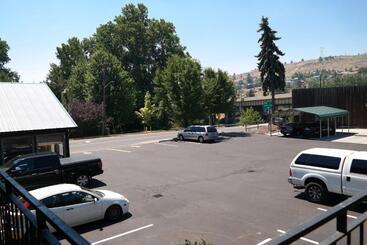 هتل River Park Inn