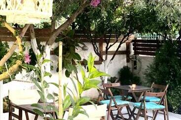Apartments Athina Orikum